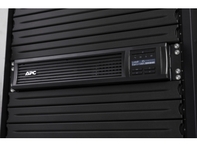 APC Smart-UPS 2200VA LCD RM 2U 230V с функцией SmartConnect.